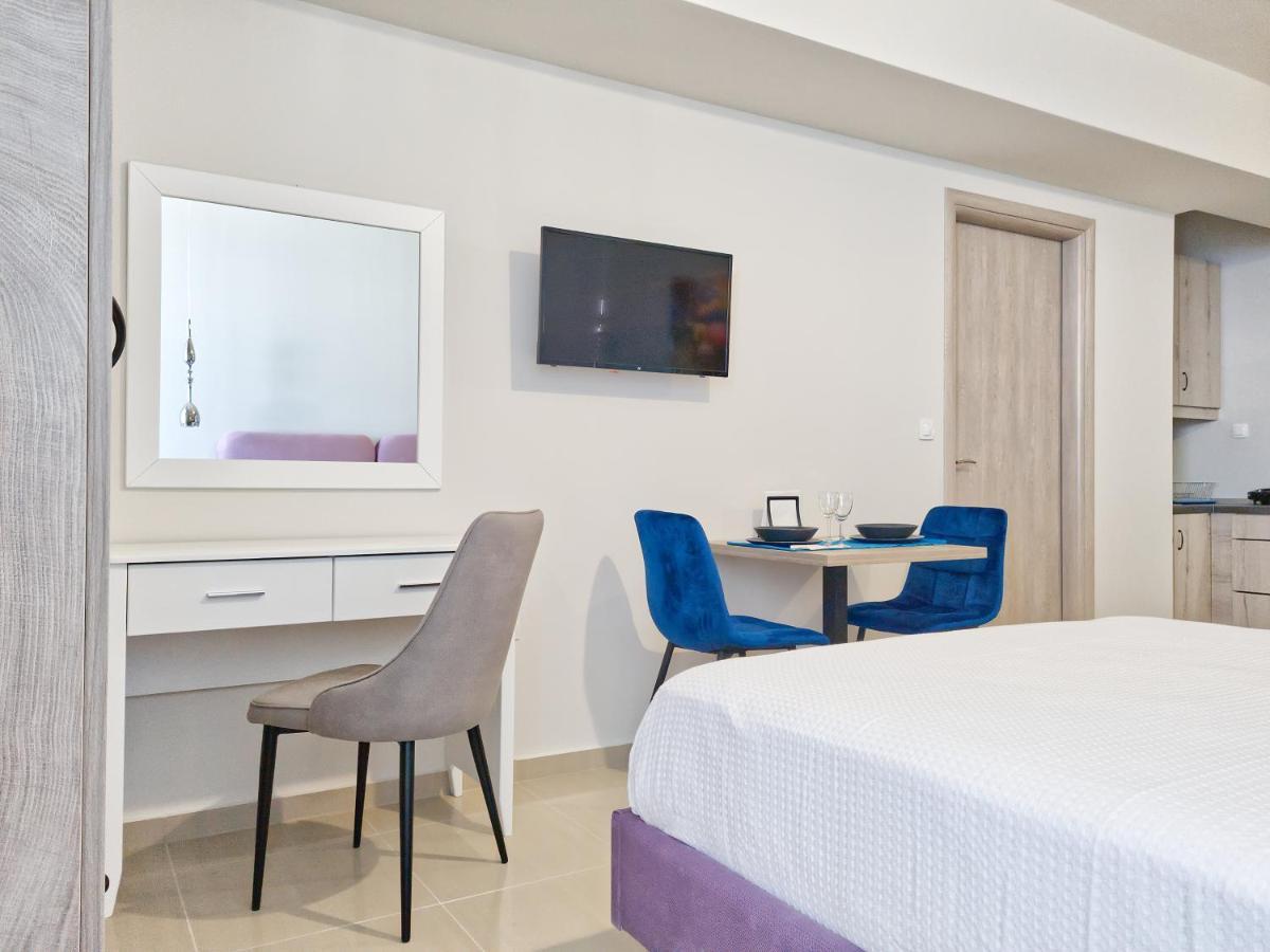 Epipleon Luxury Suites -104- Δωμάτιο 35Τμ Με Βεράντα 35Τμ Μπροστά Στη Θάλασσα Nafpaktos Exterior photo
