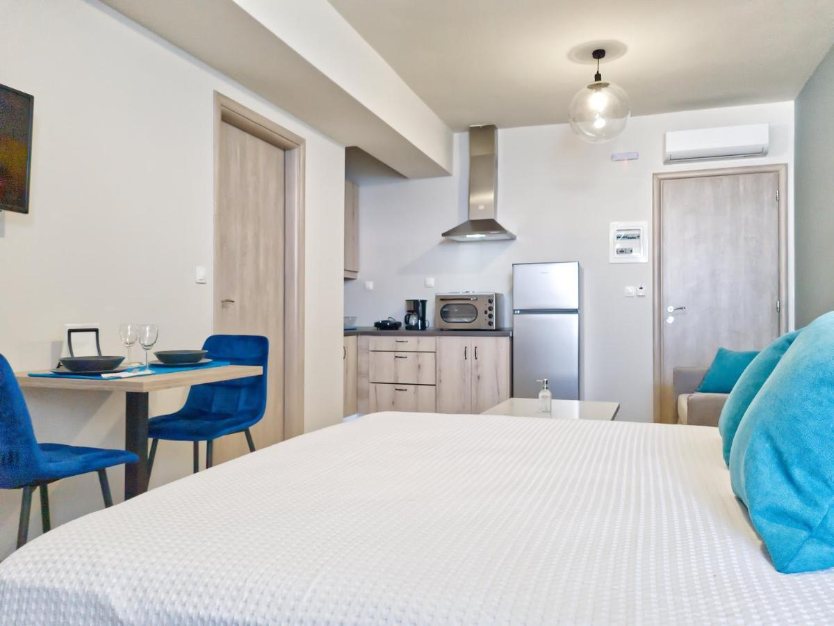 Epipleon Luxury Suites -104- Δωμάτιο 35Τμ Με Βεράντα 35Τμ Μπροστά Στη Θάλασσα Nafpaktos Exterior photo