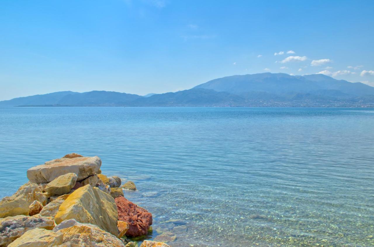 Epipleon Luxury Suites -104- Δωμάτιο 35Τμ Με Βεράντα 35Τμ Μπροστά Στη Θάλασσα Nafpaktos Exterior photo